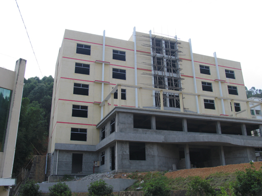 虹润公司新建的科研生产综合大楼顺利封顶