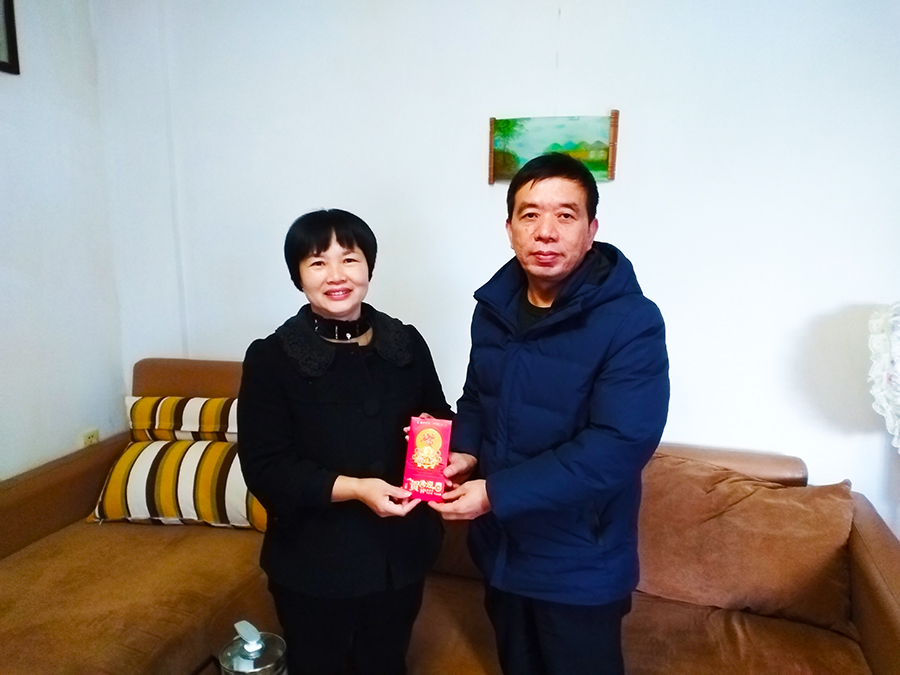 “退休职工常挂怀 春节慰问暖人心”虹润新春走访慰问退休干部和骨干员工