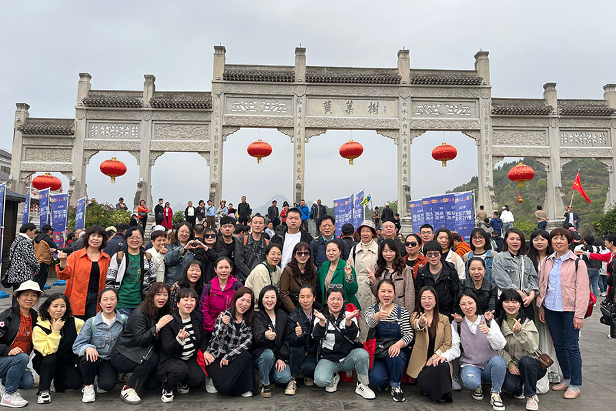 虹润员工畅游多彩贵州